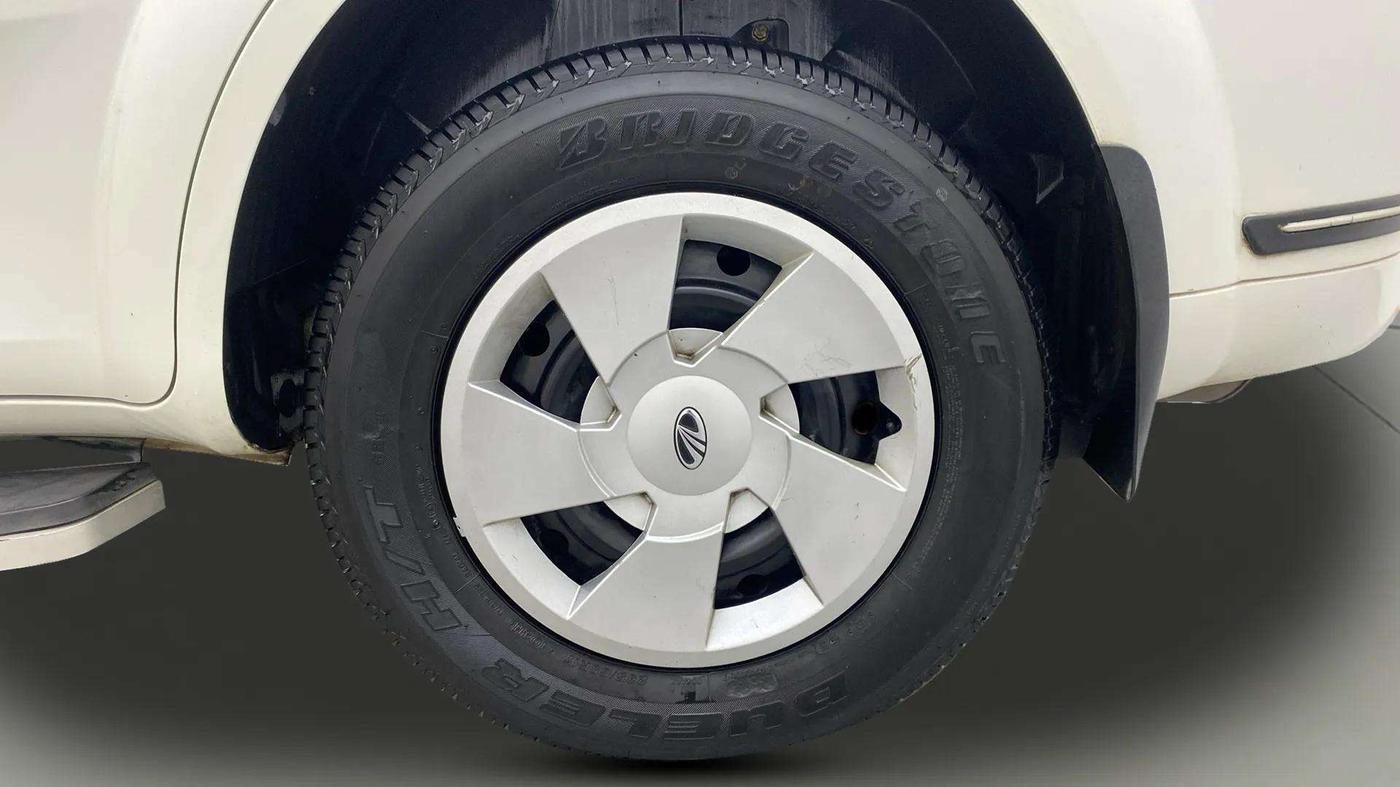 2020 Mahindra XUV500 W5, Diesel, Manual, 48,063 km, Left Rear Wheel