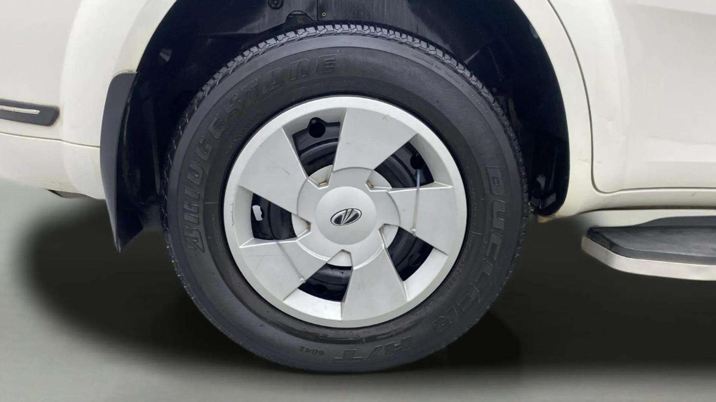 2020 Mahindra XUV500 W5, Diesel, Manual, 48,063 km, Right Rear Wheel