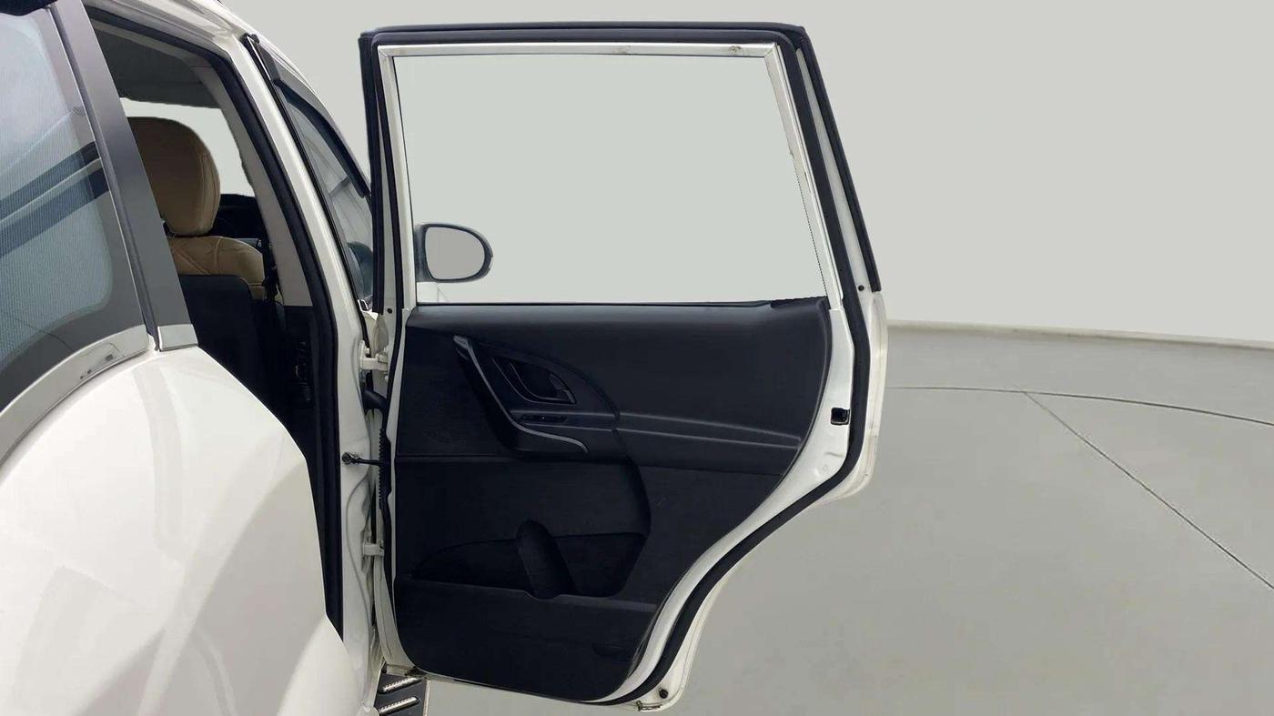 2020 Mahindra XUV500 W5, Diesel, Manual, 48,063 km, RHS Rear Door