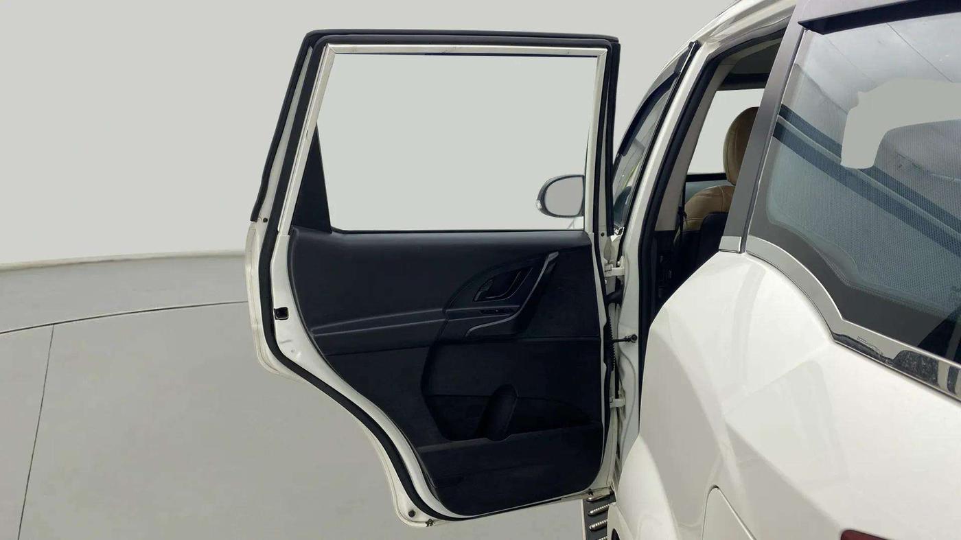 2020 Mahindra XUV500 W5, Diesel, Manual, 48,063 km, LHS Rear Door