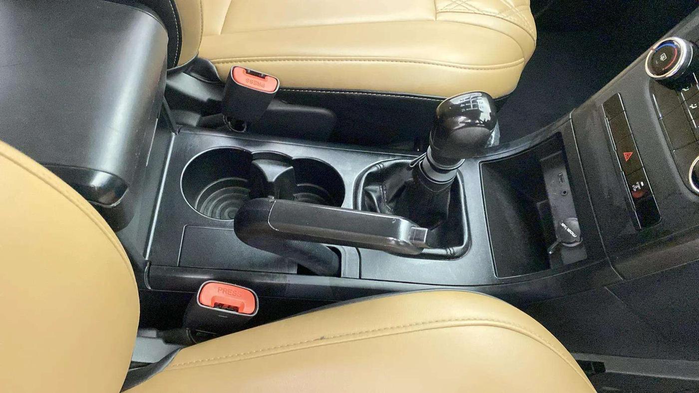 2020 Mahindra XUV500 W5, Diesel, Manual, 48,063 km, Gear Lever