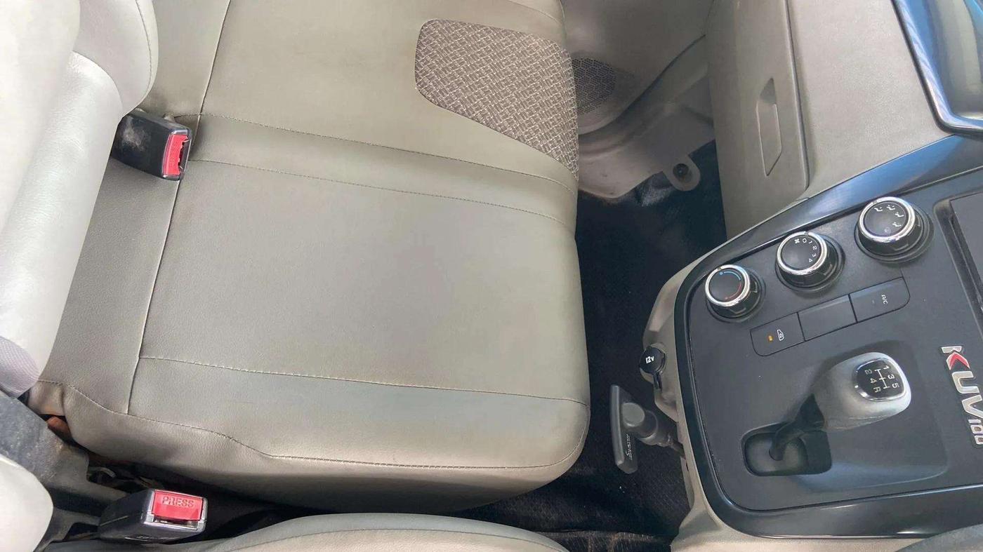 2017 Mahindra Kuv100 K4 6 STR, Petrol, Manual, 64,739 km, Gear Lever