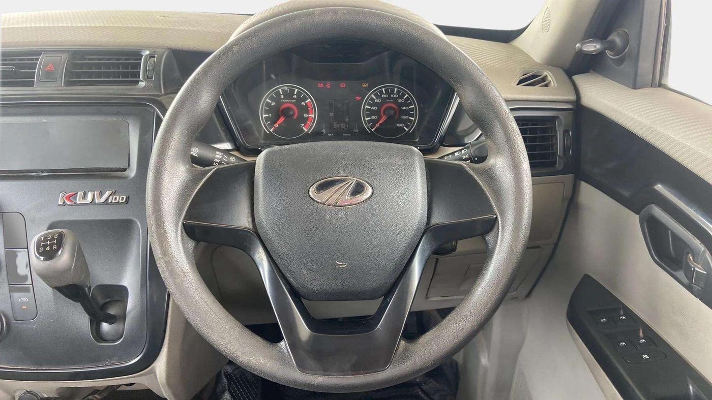 2017 Mahindra Kuv100 K4 6 STR, Petrol, Manual, 64,739 km, Steering Wheel Close Up
