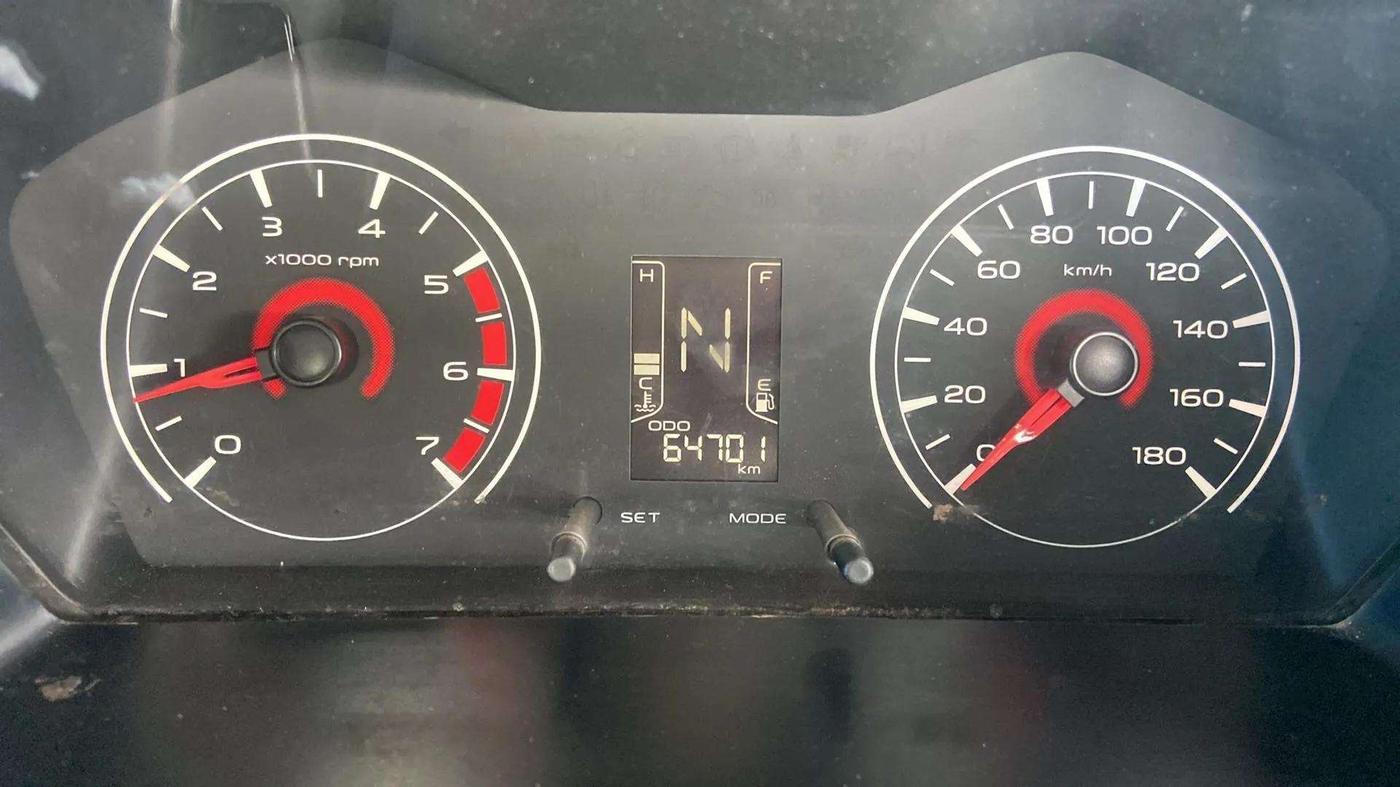 2017 Mahindra Kuv100 K4 6 STR, Petrol, Manual, 64,739 km, Odometer Image