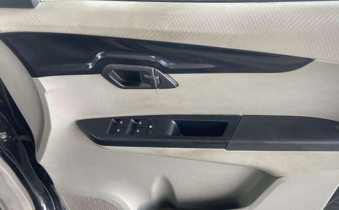 2017 Mahindra Kuv100 K4 6 STR, Petrol, Manual, 64,739 km, Driver Side Door Panels Control