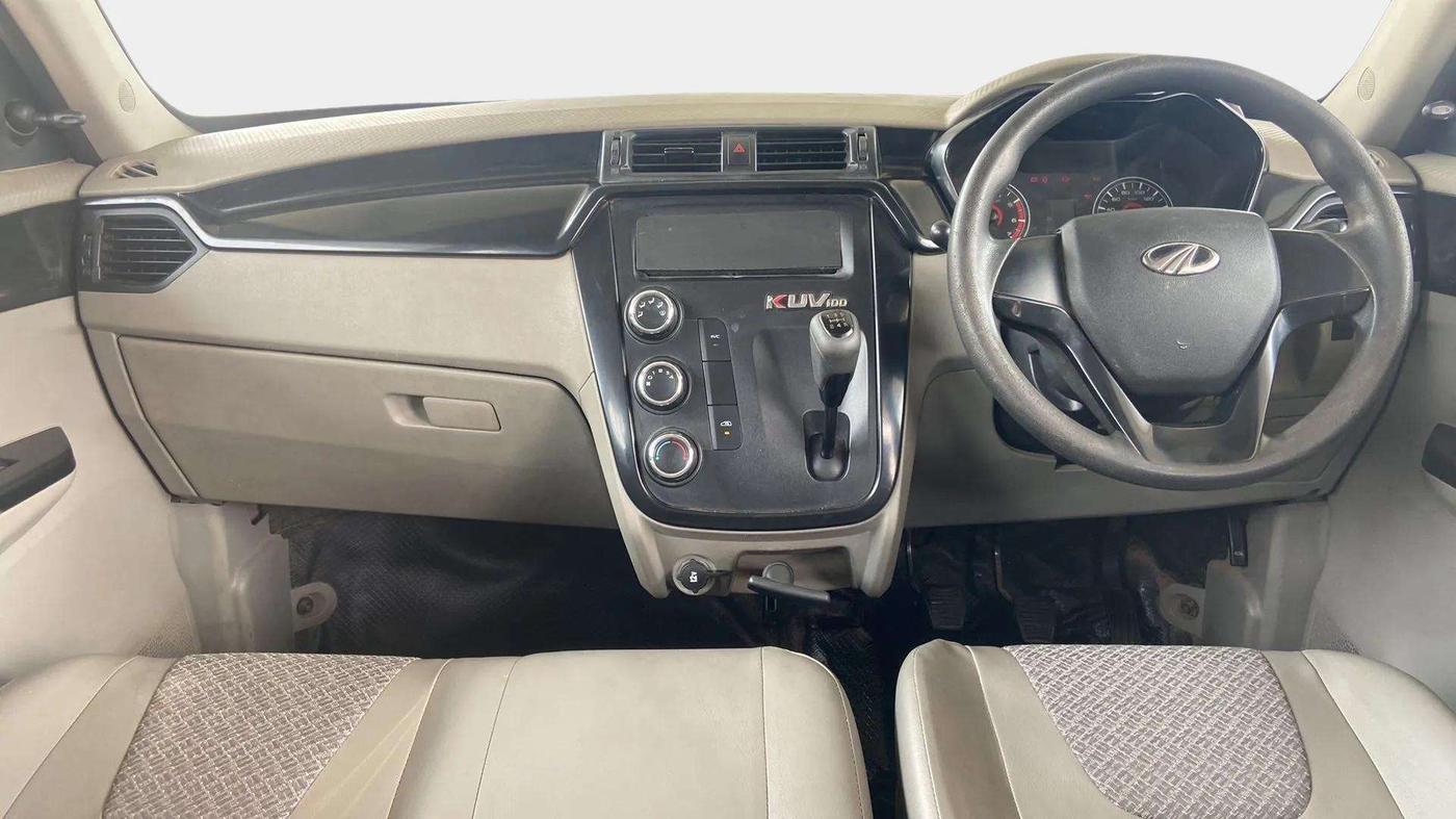 2017 Mahindra Kuv100 K4 6 STR, Petrol, Manual, 64,739 km, Dashboard