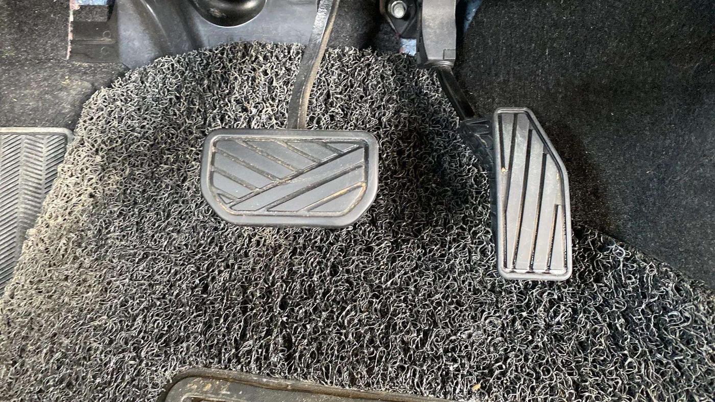2023 Maruti FRONX DELTA PLUS 1.2L AGS, Petrol, Automatic, 25,565 km, Pedals