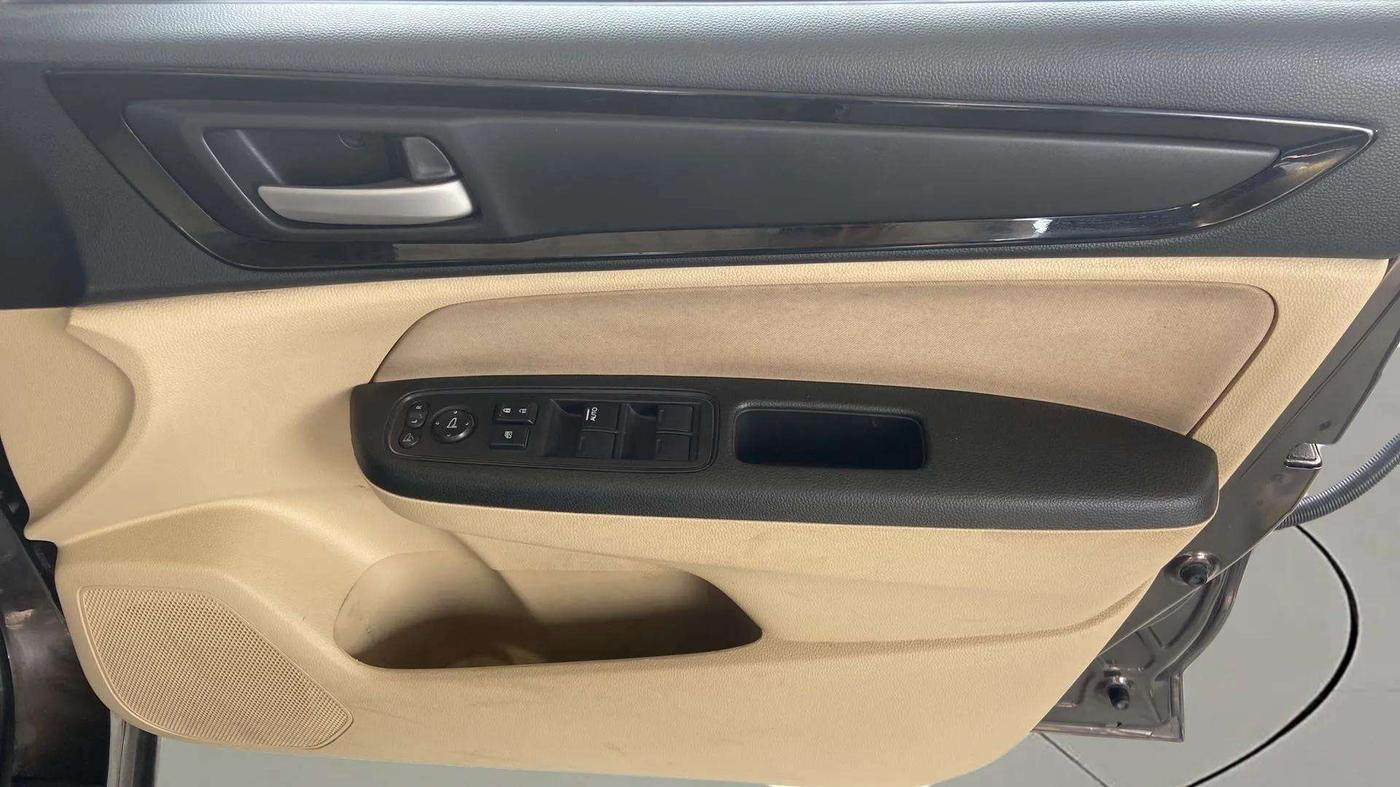 2020 Honda Amaze 1.2L I-VTEC S, Petrol, Manual, 47,857 km, Driver Side Door Panels Control