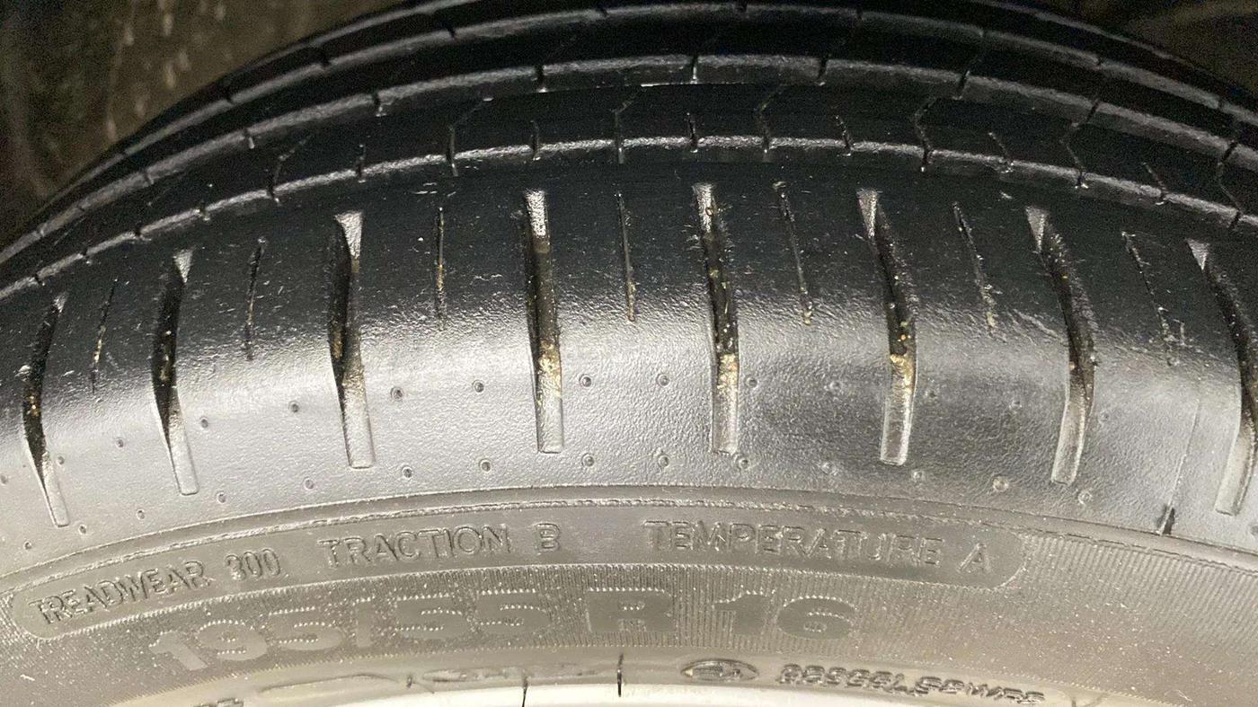 2017 Maruti Baleno ZETA PETROL 1.2, Petrol, Manual, 13,972 km, Right Front Tyre Tread