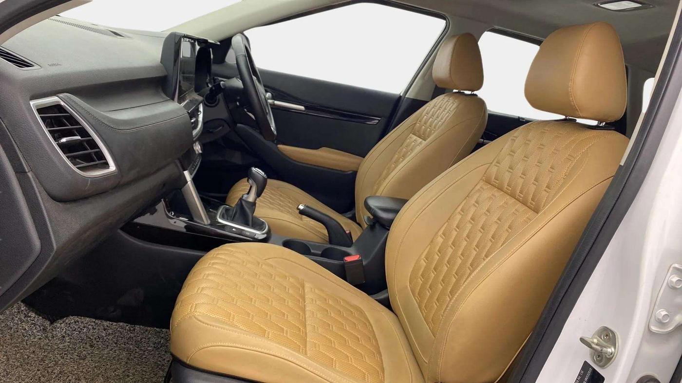 2022 KIA SELTOS HTX PLUS 1.5 DIESEL DUAL TONE, Diesel, Manual, 54,239 km, Right Side Front Door Cabin