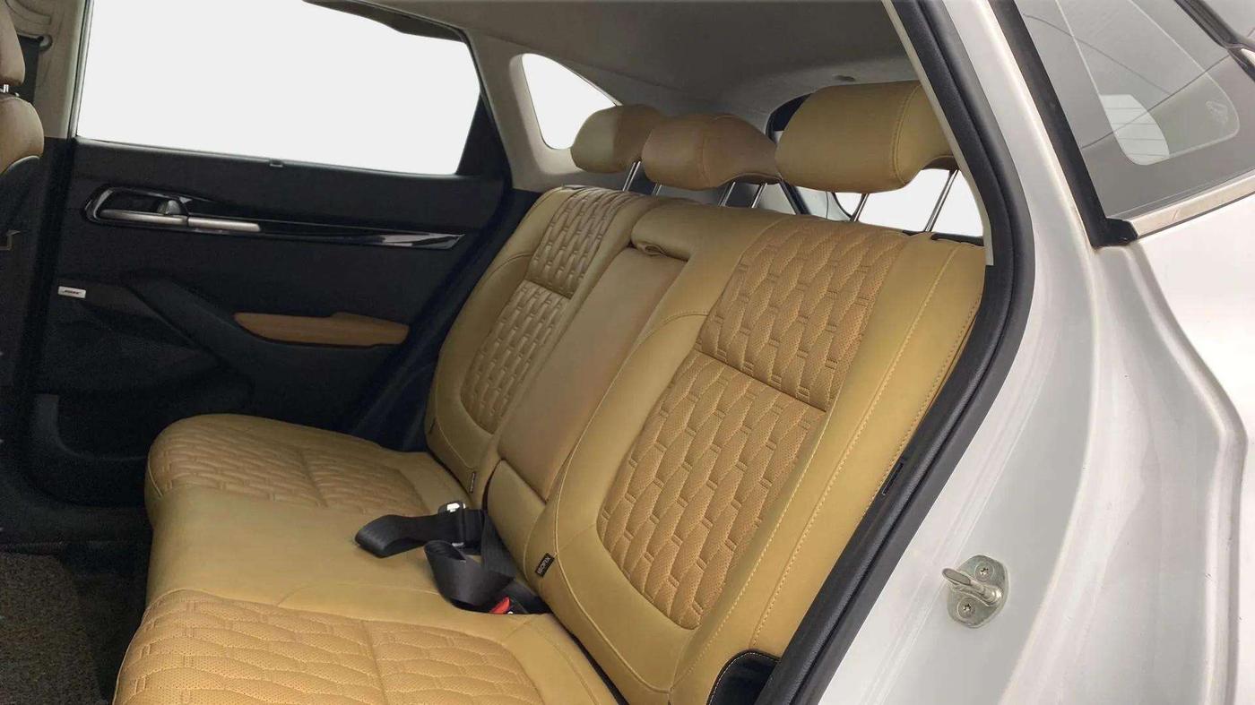 2022 KIA SELTOS HTX PLUS 1.5 DIESEL DUAL TONE, Diesel, Manual, 54,239 km, Right Side Rear Door Cabin