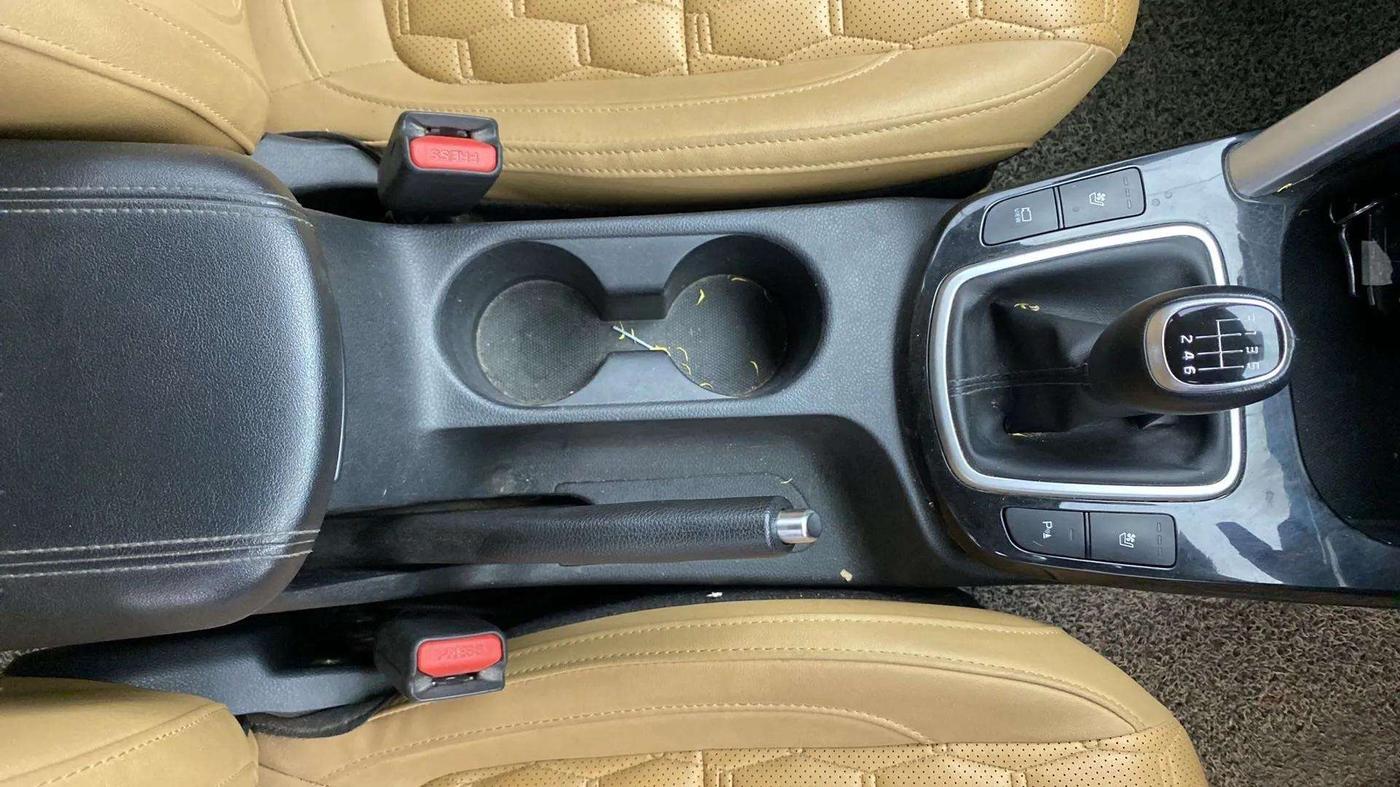 2022 KIA SELTOS HTX PLUS 1.5 DIESEL DUAL TONE, Diesel, Manual, 54,239 km, Gear Lever
