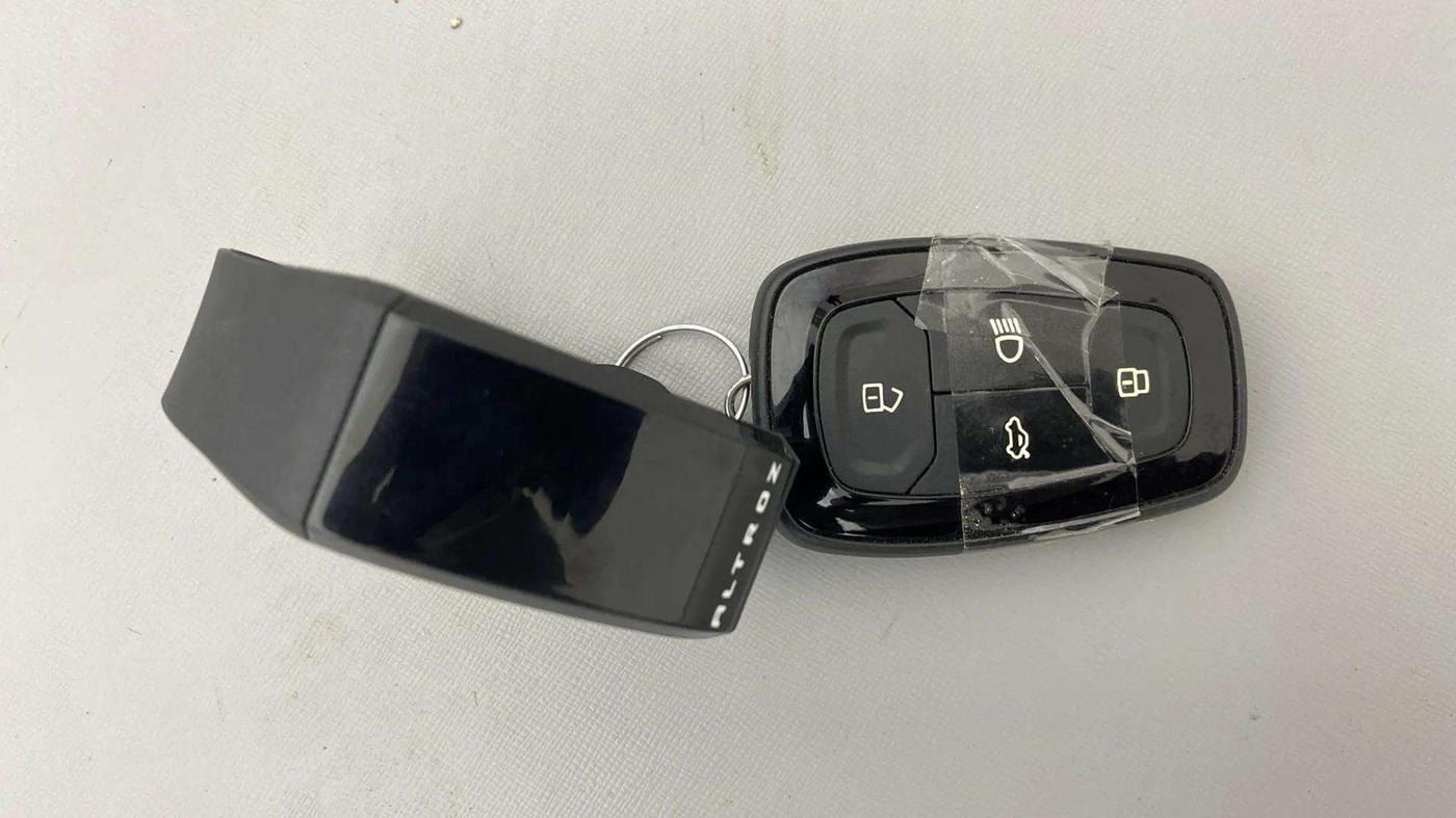 2021 Tata ALTROZ XZ PLUS PETROL, Petrol, Manual, 6,149 km, Key Close Up