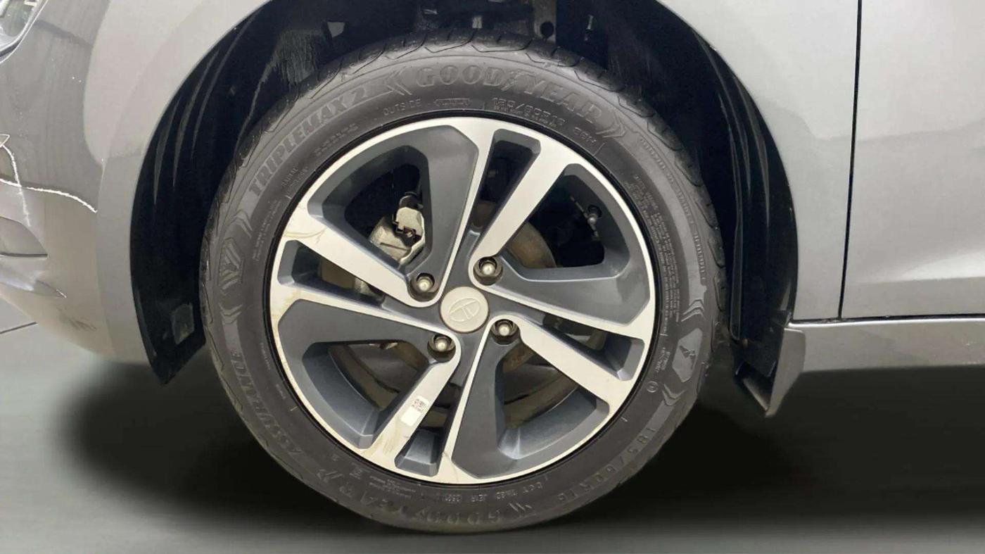 2021 Tata ALTROZ XZ PLUS PETROL, Petrol, Manual, 6,149 km, Left Front Wheel