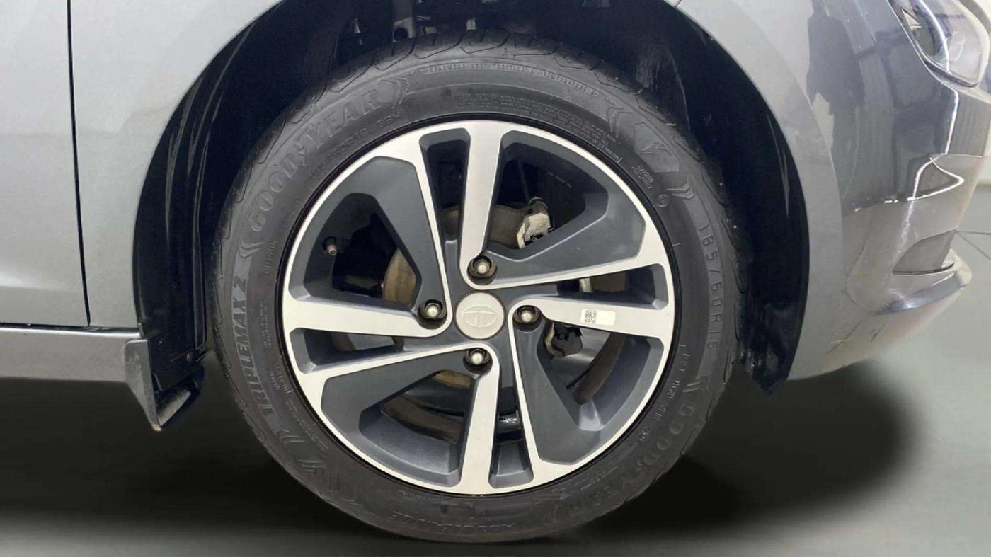 2021 Tata ALTROZ XZ PLUS PETROL, Petrol, Manual, 6,149 km, Right Front Wheel