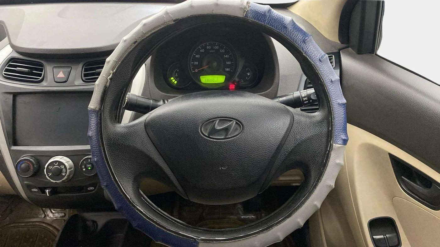 2015 Hyundai Eon ERA +, Petrol, Manual, 33,886 km, Steering Wheel Close Up