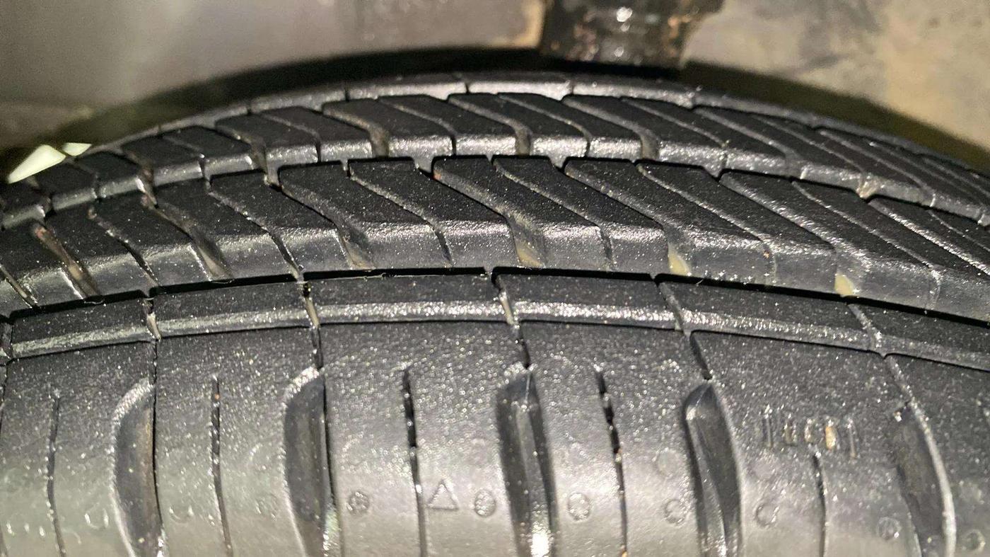 2015 Hyundai Eon ERA +, Petrol, Manual, 33,886 km, Left Front Tyre Tread