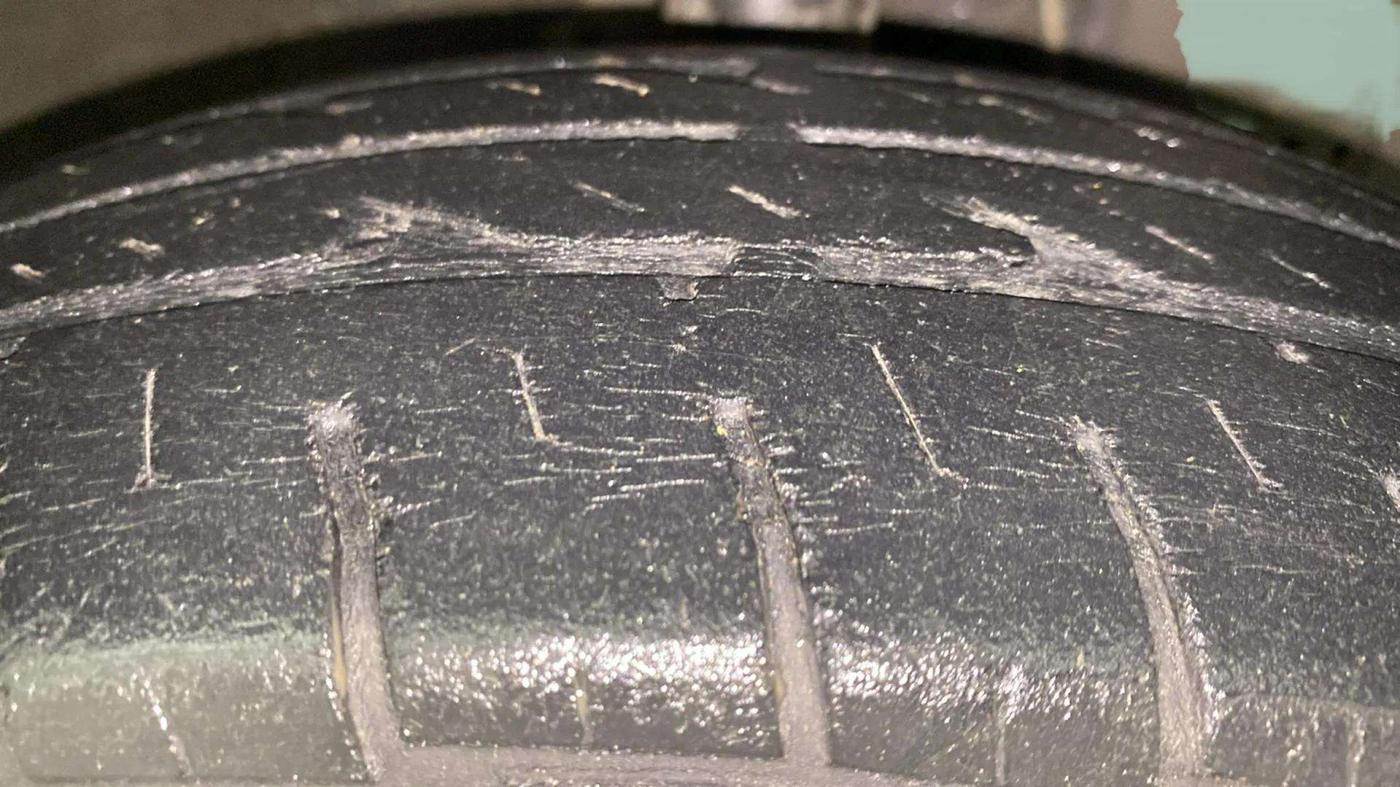 2015 Hyundai Eon ERA +, Petrol, Manual, 33,886 km, Right Front Tyre Tread