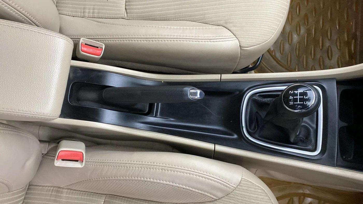 2017 Maruti Ciaz ZETA 1.4  MT PETROL, Petrol, Manual, 56,760 km, Gear Lever
