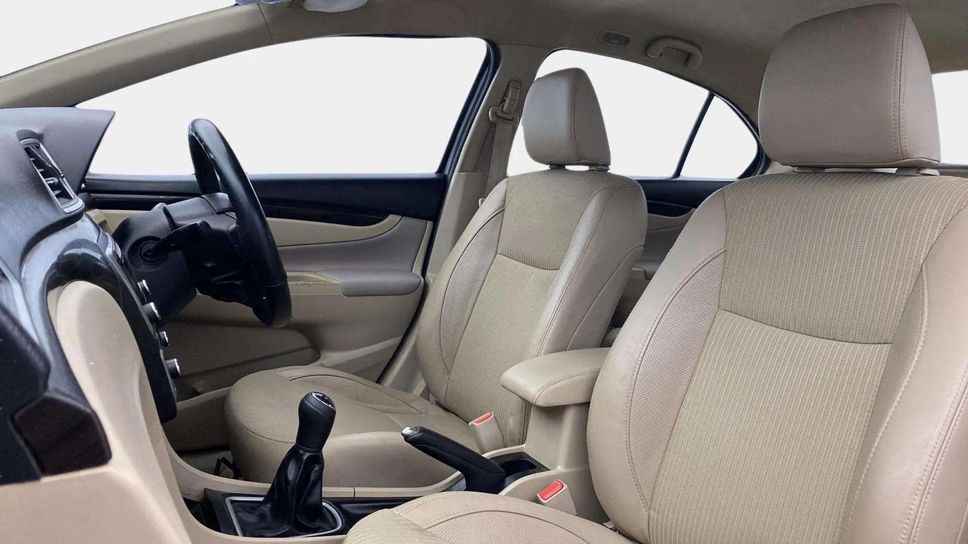 2017 Maruti Ciaz ZETA 1.4  MT PETROL, Petrol, Manual, 56,760 km, Right Side Front Door Cabin