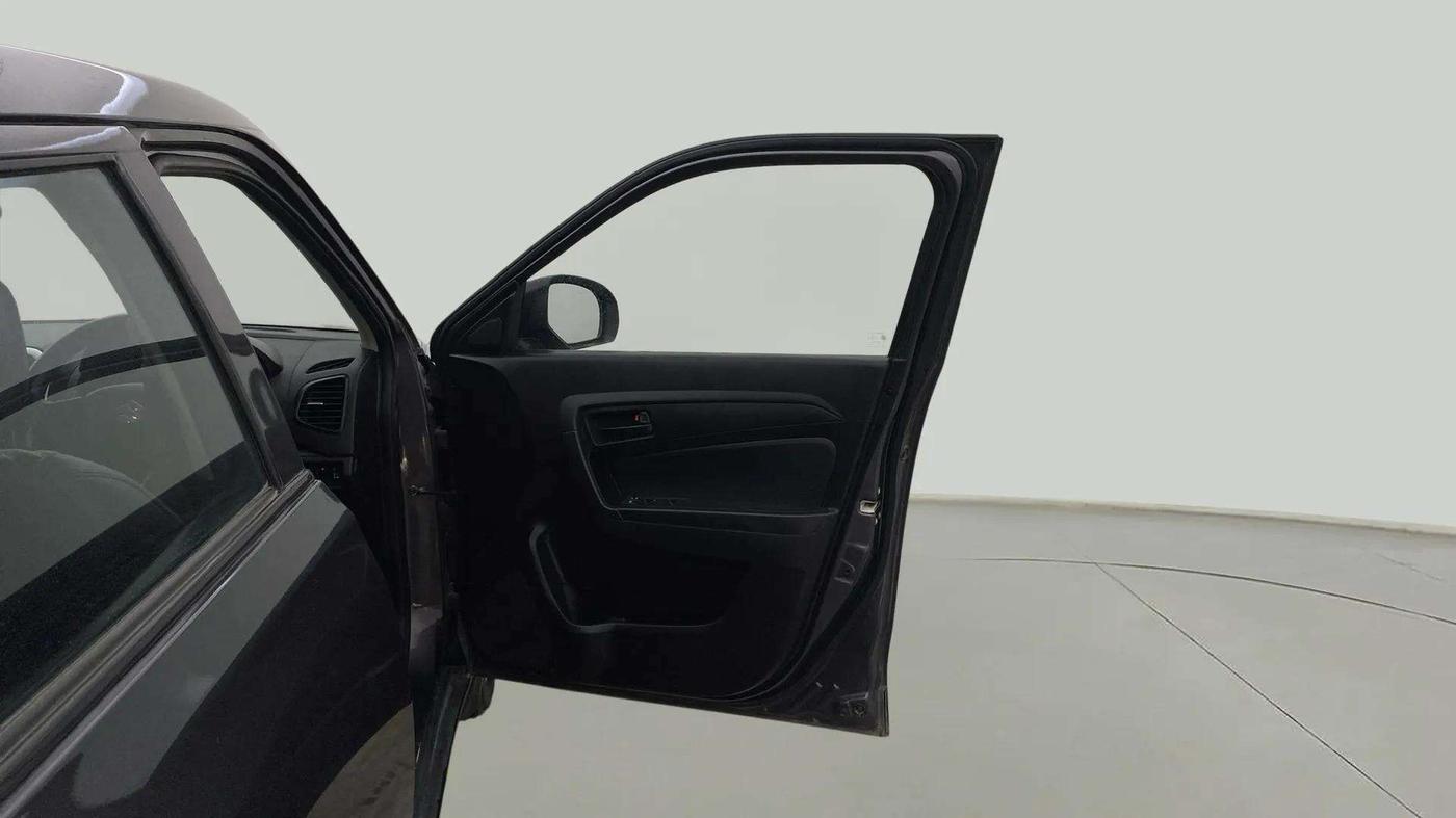 2020 Maruti Vitara Brezza LXI, Petrol, Manual, 50,566 km, RHS Front Door