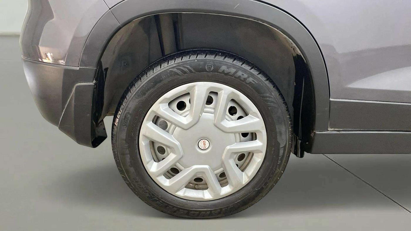 2020 Maruti Vitara Brezza LXI, Petrol, Manual, 50,566 km, Right Rear Wheel