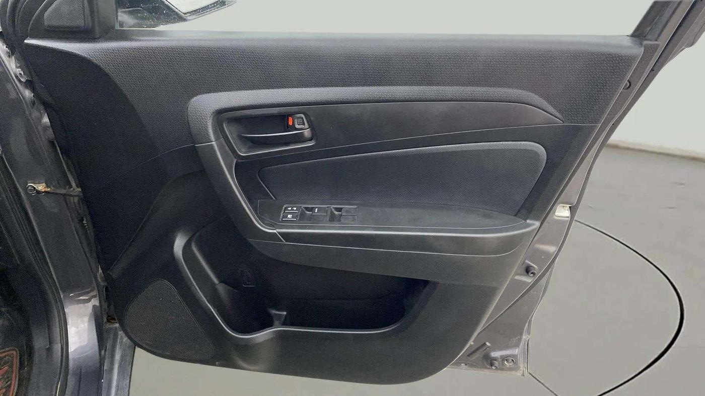 2020 Maruti Vitara Brezza LXI, Petrol, Manual, 50,566 km, Driver Side Door Panels Control