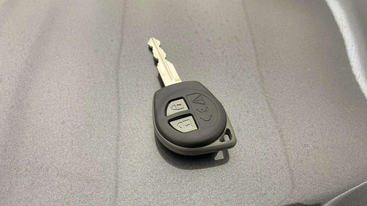 2020 Maruti Vitara Brezza LXI, Petrol, Manual, 50,566 km, Key Close Up