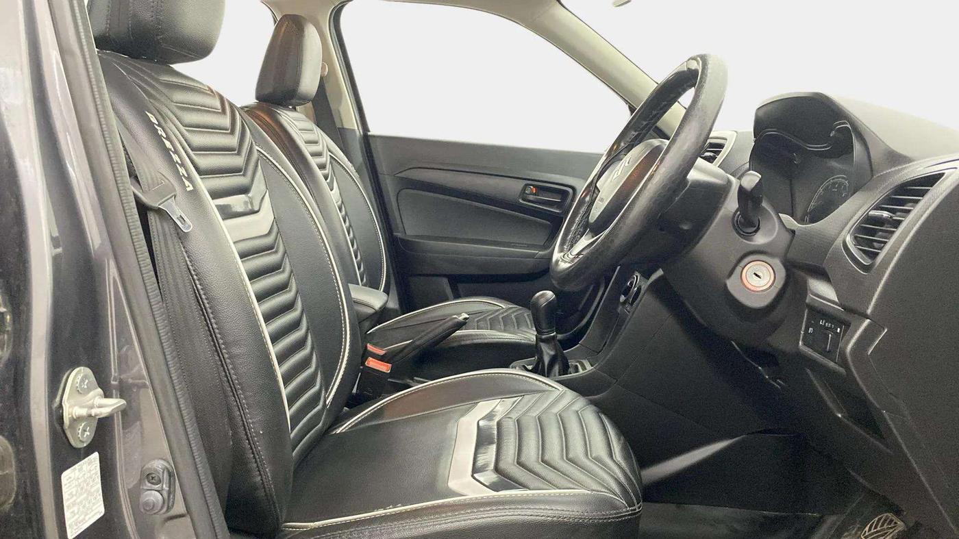 2020 Maruti Vitara Brezza LXI, Petrol, Manual, 50,566 km, Right Side Front Door Cabin