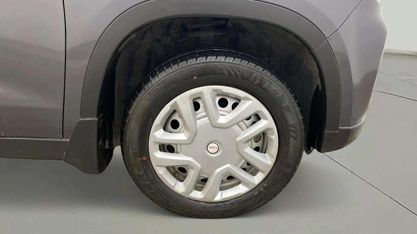 2020 Maruti Vitara Brezza LXI, Petrol, Manual, 50,566 km, Right Front Wheel