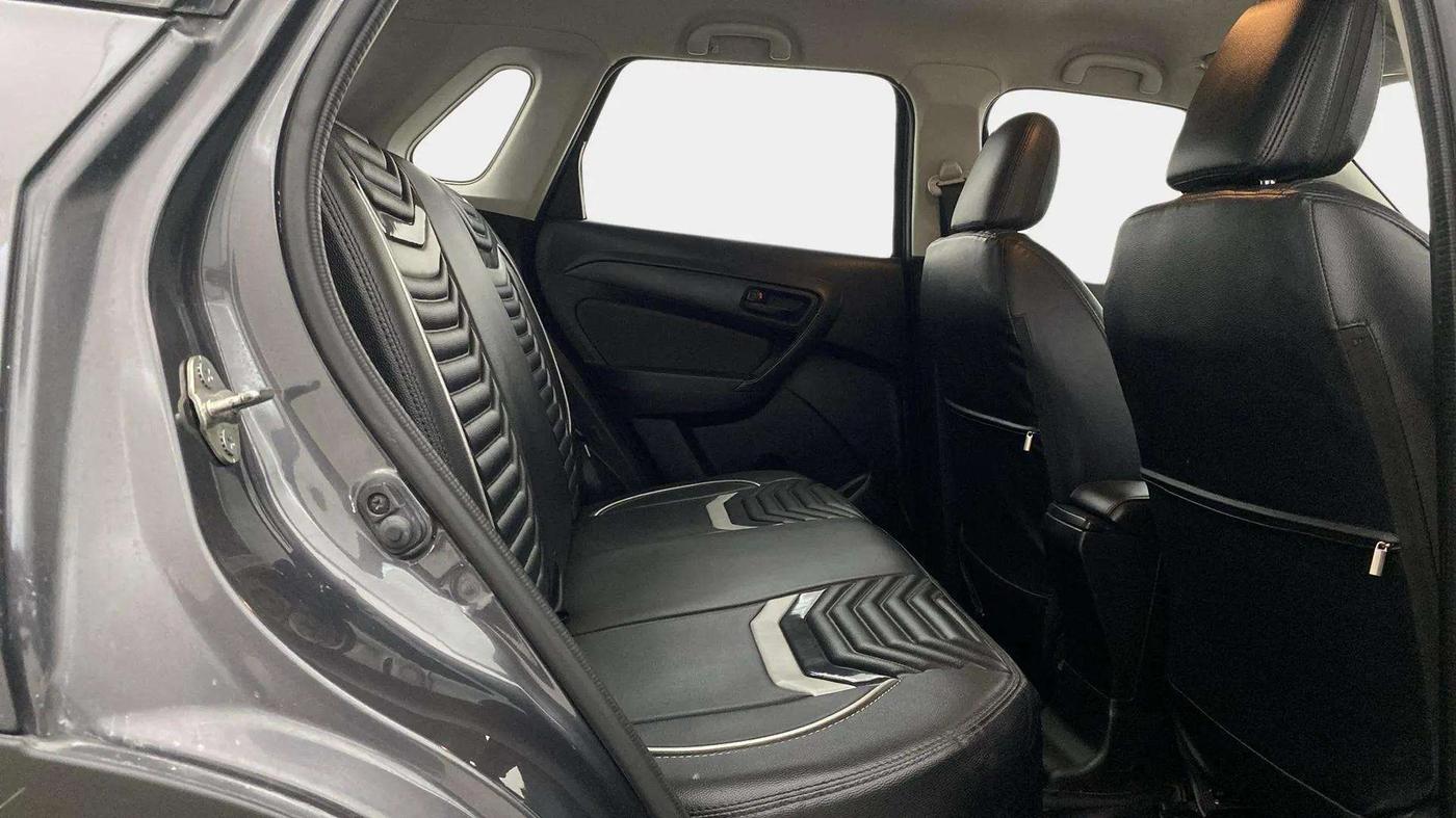 2020 Maruti Vitara Brezza LXI, Petrol, Manual, 50,566 km, Right Side Rear Door Cabin