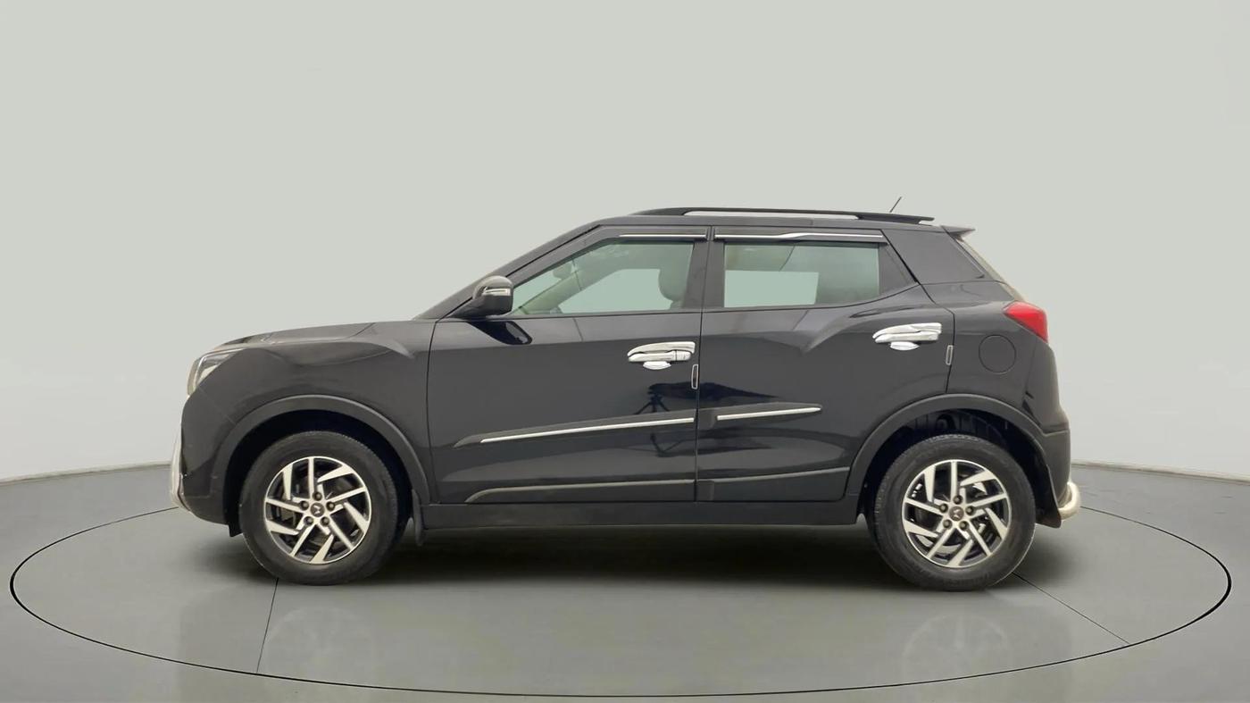 2022 Mahindra XUV300 W8 (O) 1.2 PETROL, Petrol, Manual, 20,839 km, Left Side