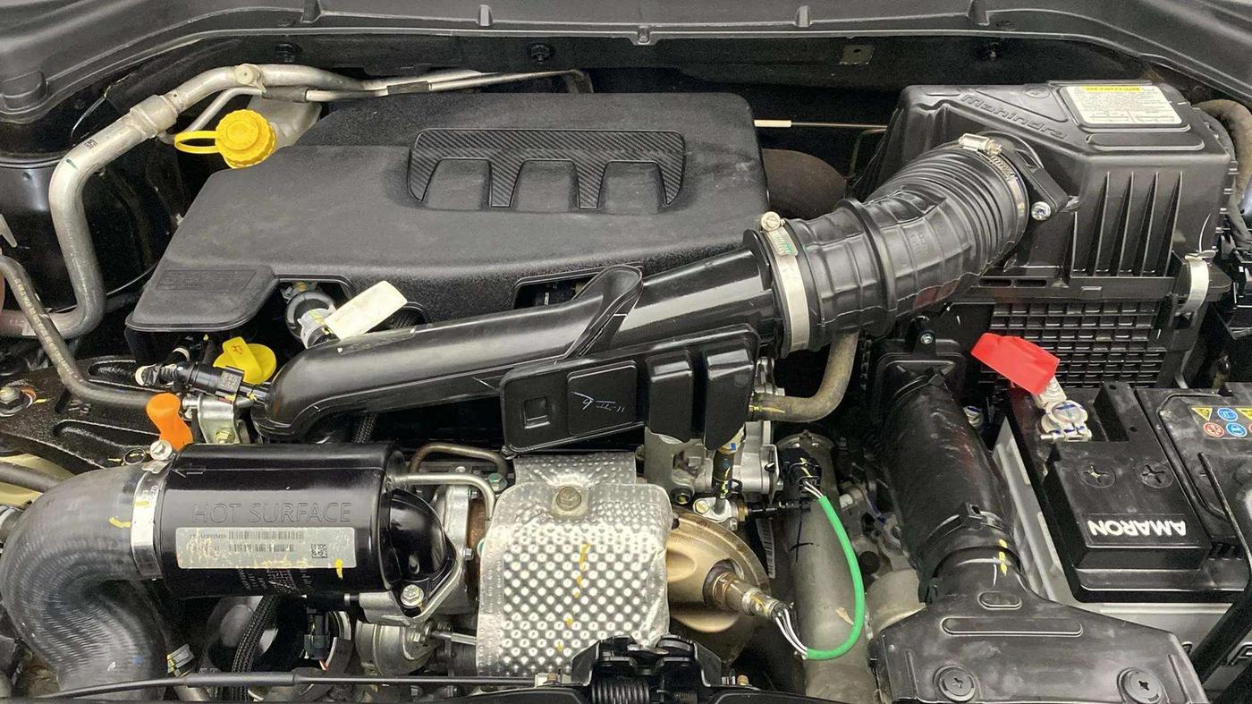 2022 Mahindra XUV300 W8 (O) 1.2 PETROL, Petrol, Manual, 20,839 km, Engine View