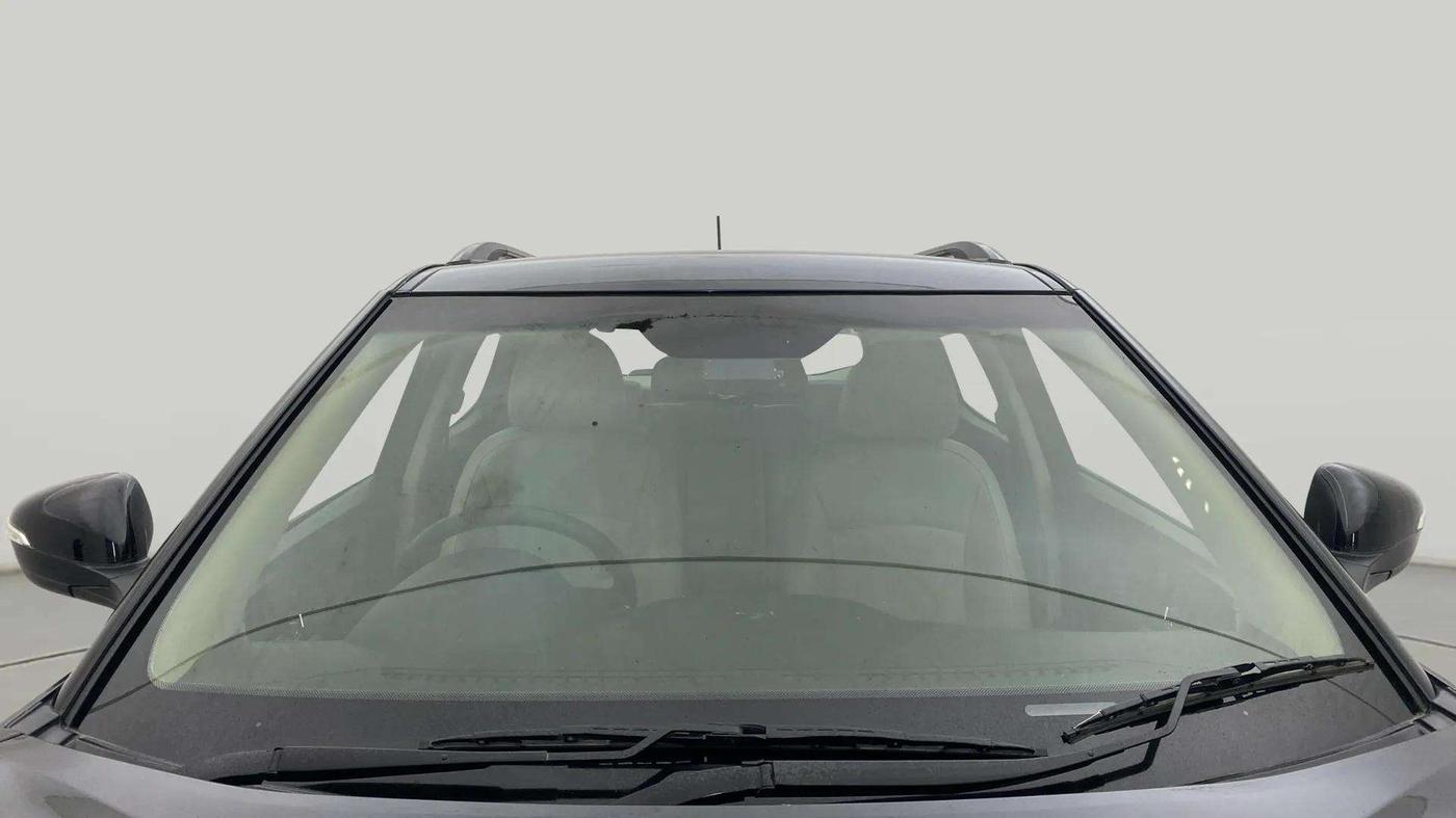 2022 Mahindra XUV300 W8 (O) 1.2 PETROL, Petrol, Manual, 20,839 km, Front Windshield