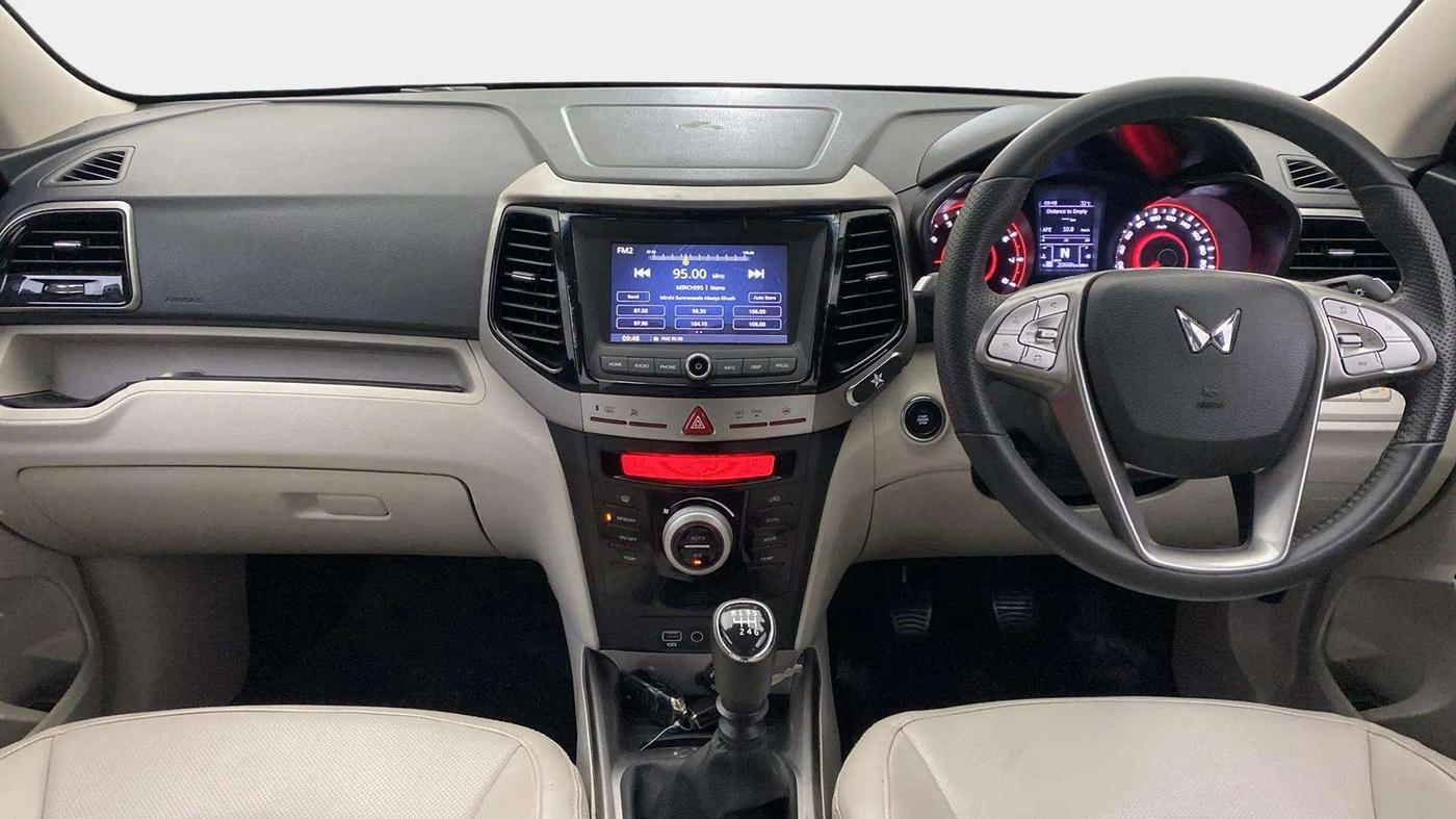 2022 Mahindra XUV300 W8 (O) 1.2 PETROL, Petrol, Manual, 20,839 km, Dashboard