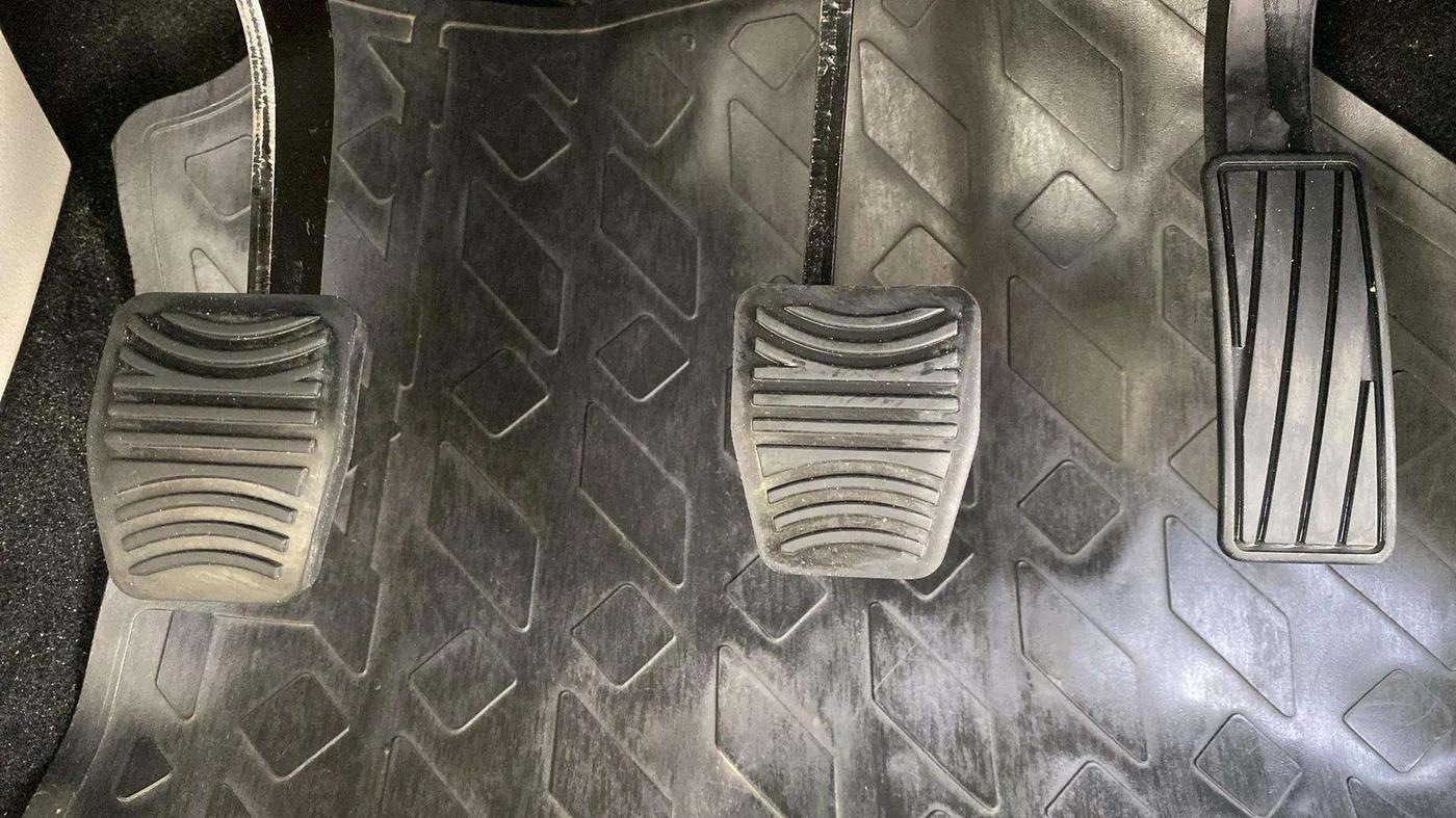 2022 Mahindra XUV300 W8 (O) 1.2 PETROL, Petrol, Manual, 20,839 km, Pedals