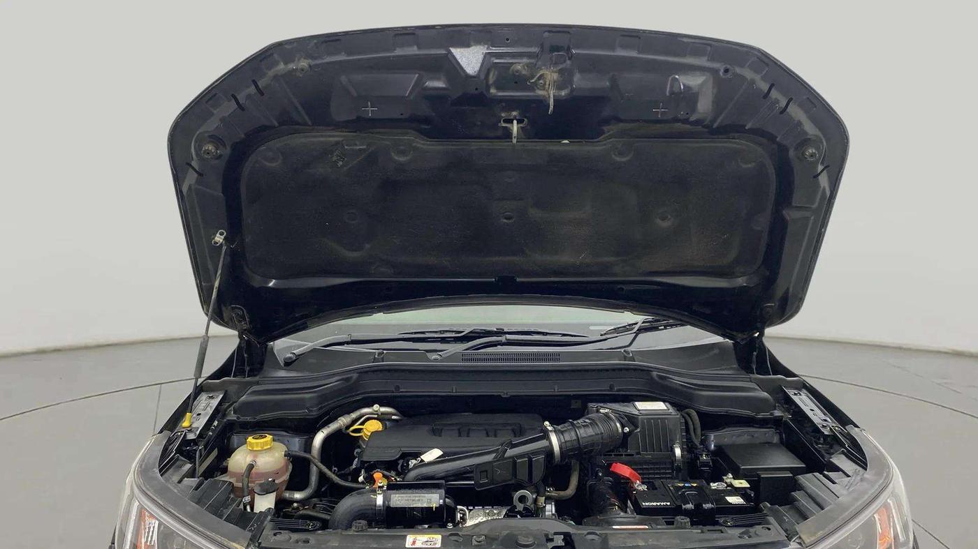 2022 Mahindra XUV300 W8 (O) 1.2 PETROL, Petrol, Manual, 20,839 km, Open Bonet