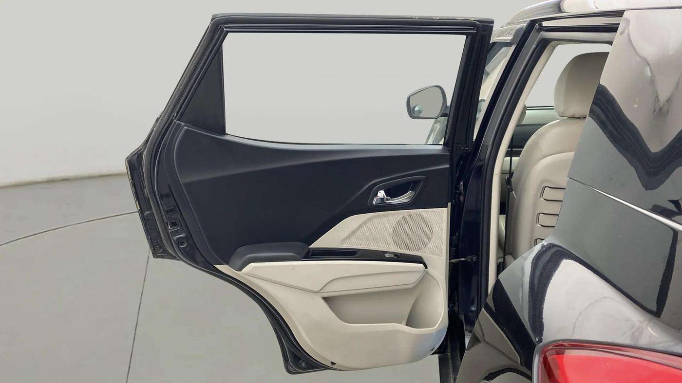 2022 Mahindra XUV300 W8 (O) 1.2 PETROL, Petrol, Manual, 20,839 km, LHS Rear Door