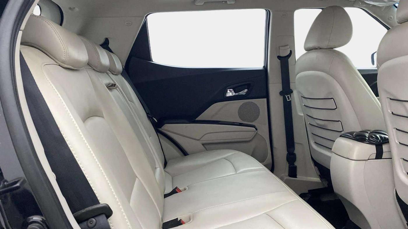 2022 Mahindra XUV300 W8 (O) 1.2 PETROL, Petrol, Manual, 20,839 km, Right Side Rear Door Cabin