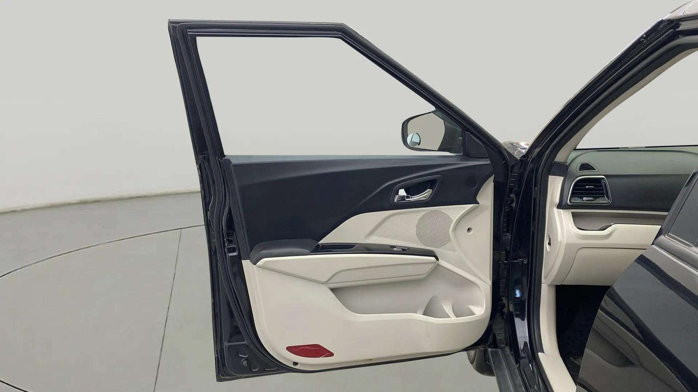 2022 Mahindra XUV300 W8 (O) 1.2 PETROL, Petrol, Manual, 20,839 km, LHS Front Door