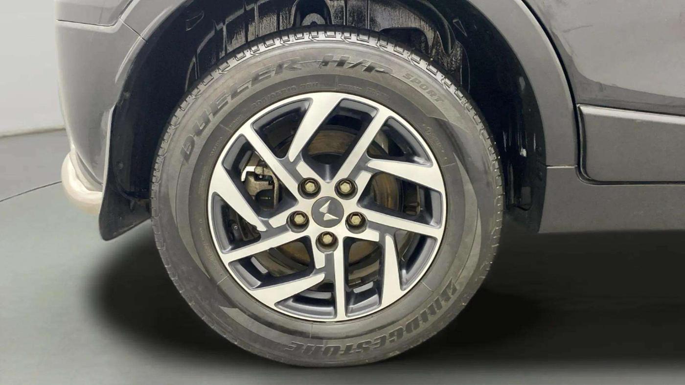 2022 Mahindra XUV300 W8 (O) 1.2 PETROL, Petrol, Manual, 20,839 km, Right Rear Wheel