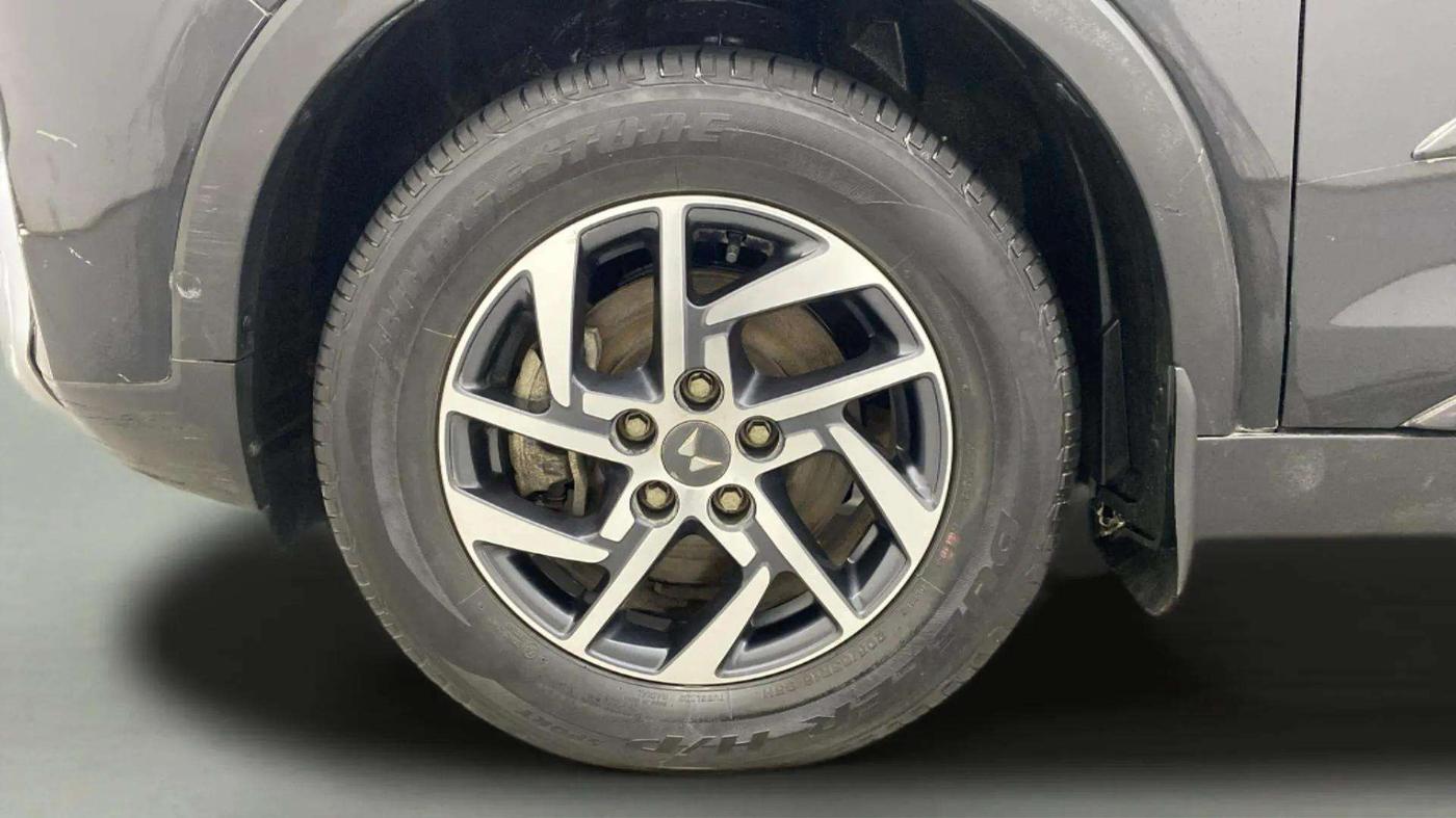 2022 Mahindra XUV300 W8 (O) 1.2 PETROL, Petrol, Manual, 20,839 km, Left Front Wheel