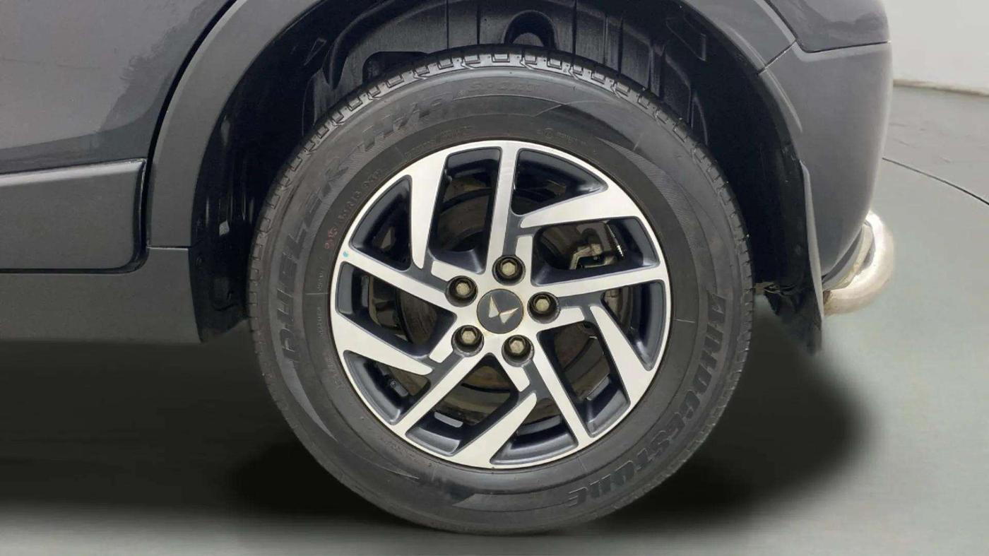 2022 Mahindra XUV300 W8 (O) 1.2 PETROL, Petrol, Manual, 20,839 km, Left Rear Wheel