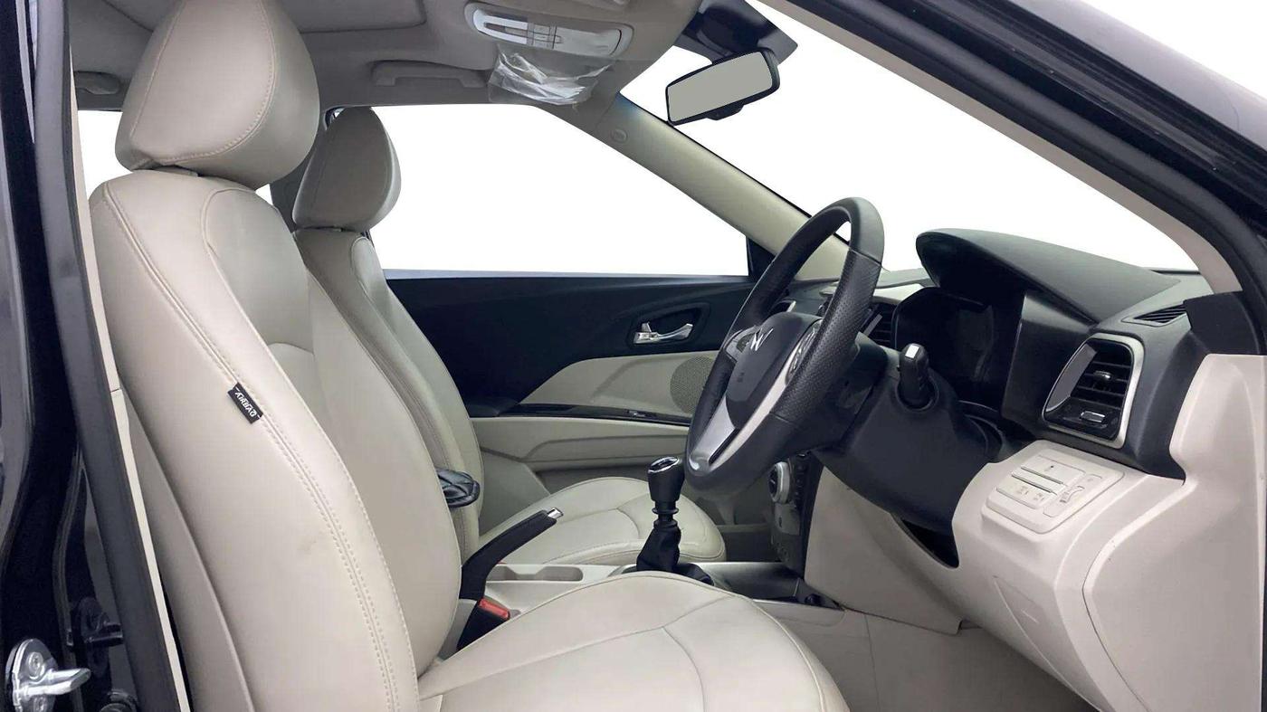 2022 Mahindra XUV300 W8 (O) 1.2 PETROL, Petrol, Manual, 20,839 km, Right Side Front Door Cabin