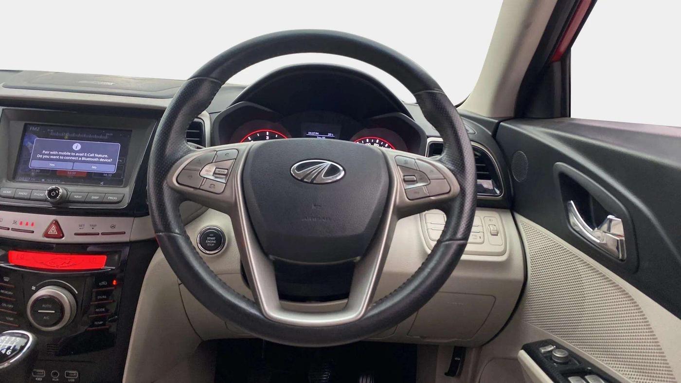 2019 Mahindra XUV300 W8 (O) 1.5 DIESEL, Diesel, Manual, 58,358 km, Steering Wheel Close Up