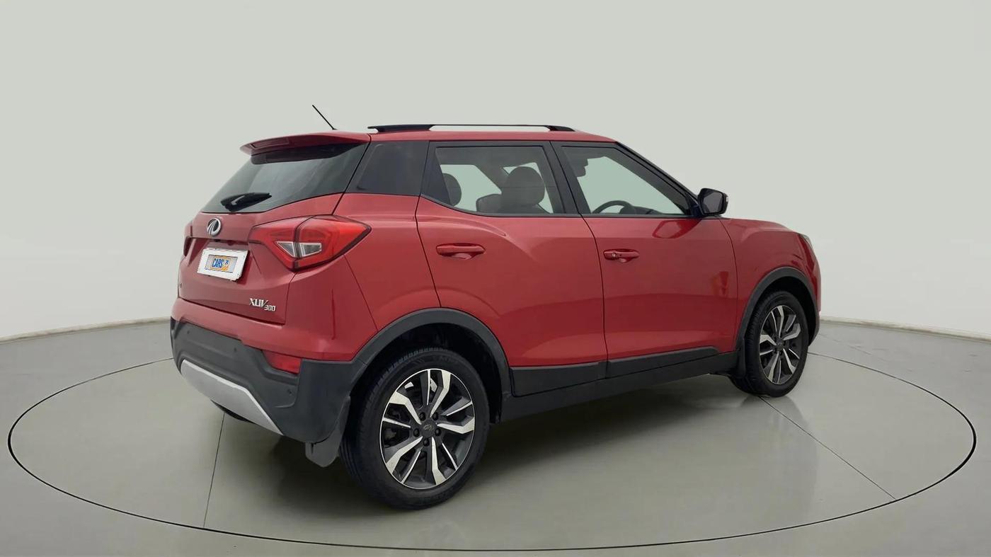 2019 Mahindra XUV300 W8 (O) 1.5 DIESEL, Diesel, Manual, 58,358 km, Right Back Diagonal