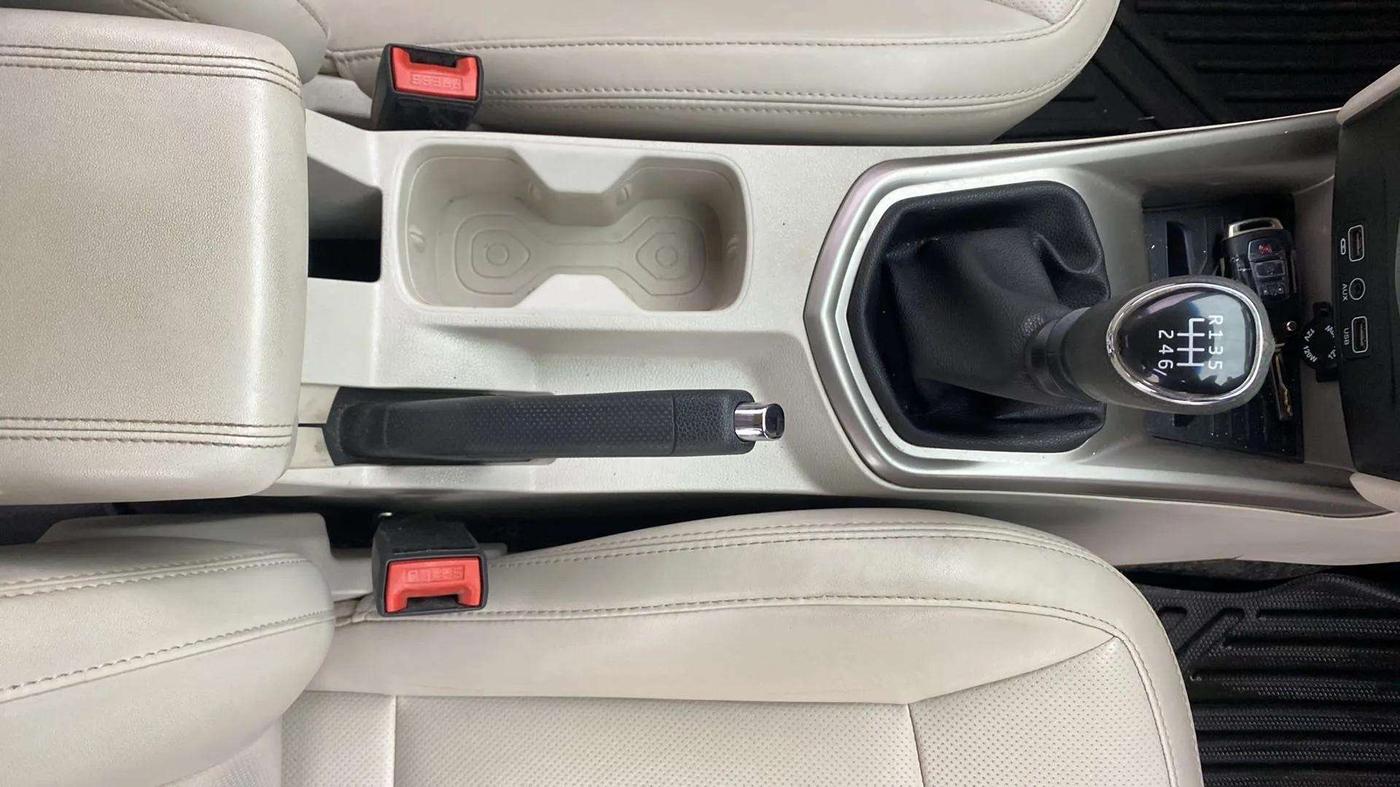 2019 Mahindra XUV300 W8 (O) 1.5 DIESEL, Diesel, Manual, 58,358 km, Gear Lever