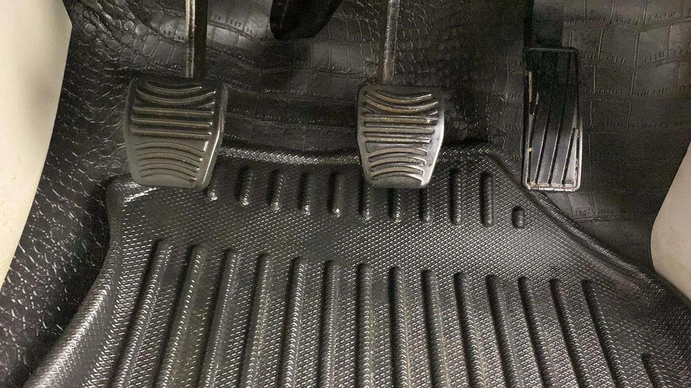 2019 Mahindra XUV300 W8 (O) 1.5 DIESEL, Diesel, Manual, 58,358 km, Pedals
