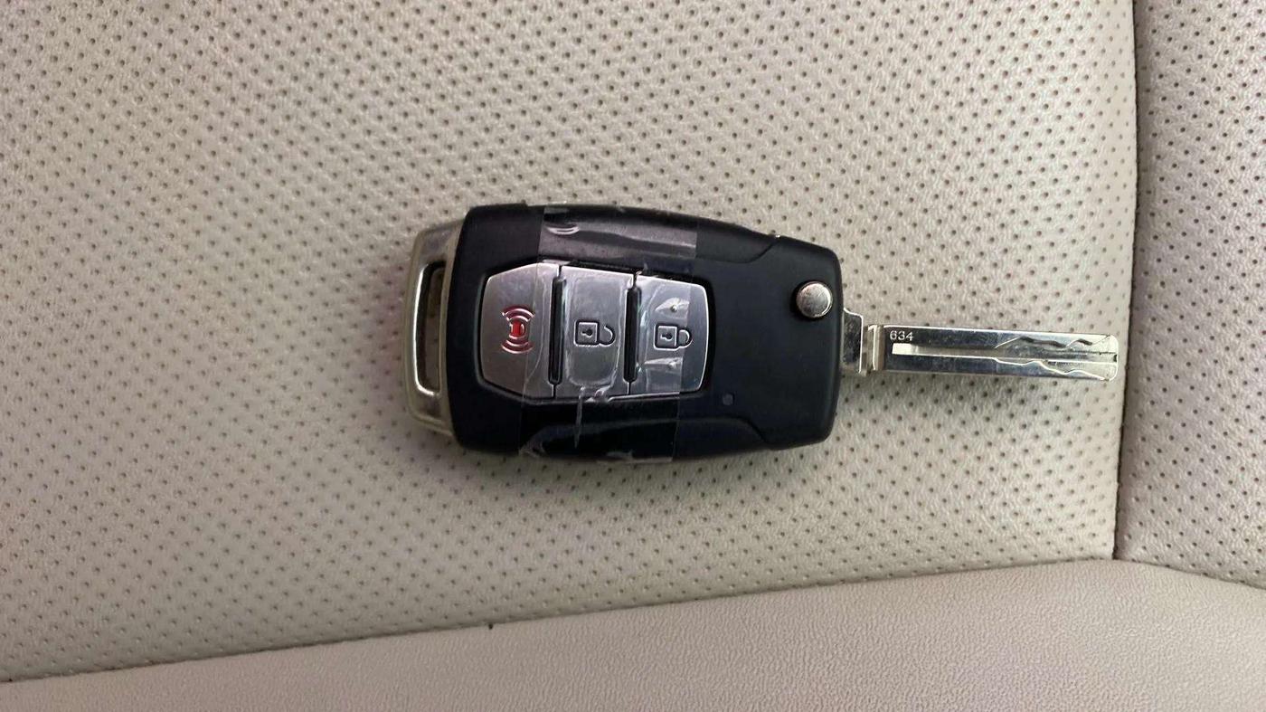 2019 Mahindra XUV300 W8 (O) 1.5 DIESEL, Diesel, Manual, 58,358 km, Key Close Up
