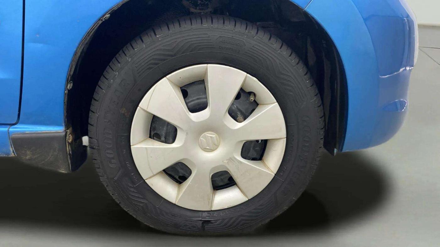 2012 Maruti A Star VXI, Petrol, Manual, 71,143 km, Right Front Wheel